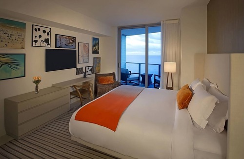 Hollywood South Central Beach Hotel | Come Create Memories w/Fun-filled Adventures at this Paradise! Pool, Parking!