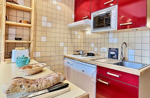 Tignes le Lac Apartment | Comfortable 30m² Apartment in Tignes Le Lac - Ski-In/Ski-Out, Sleeps 4, Balcony with Mountain View