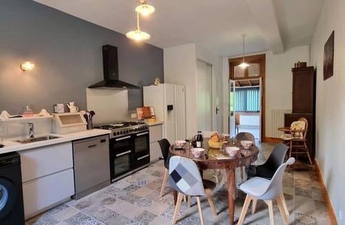 Neronde Cottage | Comfortable cottage in Néronde for 6 people with Wifi and garden