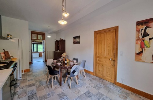 Neronde Cottage | Comfortable cottage in Néronde for 6 people with Wifi and garden