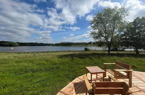Verneuil Cabin | Comfortable yurt with lake view.