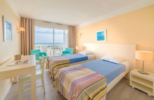 Chateau-d'Olonne Condo | Condo ∙ 1 bedroom ∙ 4 guests