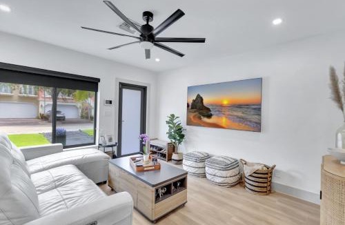 Lake Ridge House | Contemporary 3BR 3 BA Duplex, Amazing Outdoor Area