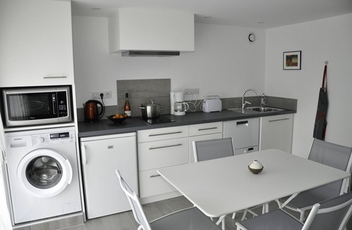 Les Vans Cottage | Contemporary gîte in a charming residence.