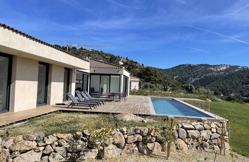 Ollioules Villa | Contemporary villa - 15 M swimming pool - large garden