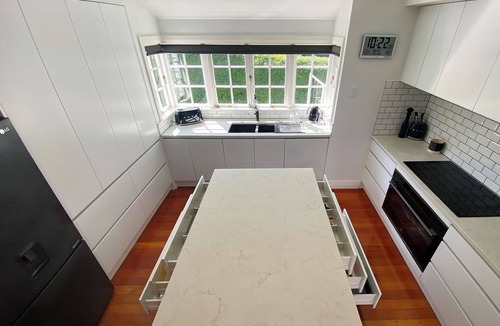 Greenlane - Ellerslie Villa | Cornwall Park Luxe Retreat | Pool | Gym | Cinema