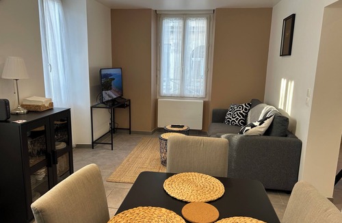 Pauillac Apartment | Cosy, chic Pauillac apartment in the center of town