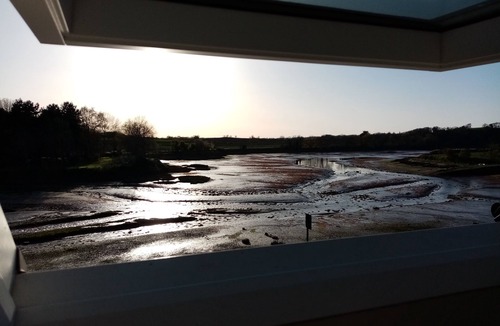 Tredarzec Cottage | Cosy Fisherman's cottage, view on river, 10 mns away from beaches