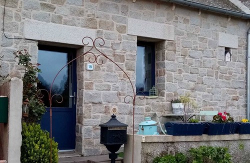 Tredarzec Cottage | Cosy Fisherman's cottage, view on river, 10 mns away from beaches