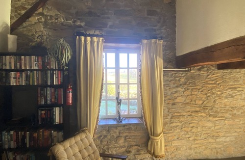Oradour-sur-Vayres Cottage | Cosy stone cottage in the heart of the French countrysiden
