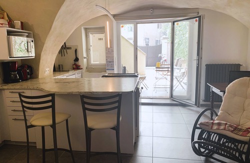 Eygalieres House | Cosy village house in Provence for 2,4,6 or 8, air-con, courtyard with swim pool