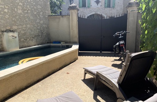 Eygalieres House | Cosy village house in Provence for 2,4,6 or 8, air-con, courtyard with swim pool