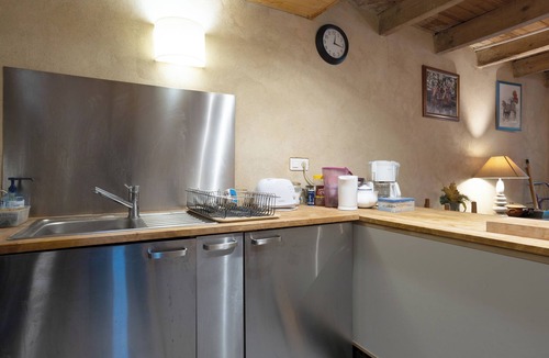Saint-Tugdual House | Cottage 'Gîte D'étape' with Shared Garden and Wi-Fi