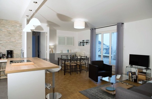 Faubourg Sud Apartment | Cottage Good Friends DIJON downtown. 70 m², 6 people Large south terrace, parking.