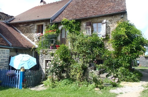 Ecutigny House | Cottage of 130 m2 located 20 'from Beaune on the 1st floor of an old house