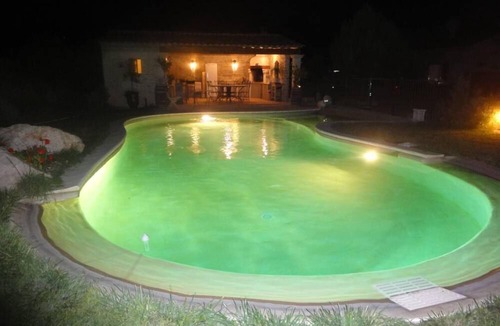 Vergeze House | cottage with heated pool and pool house in mas