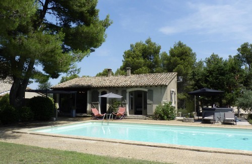 Eygalieres House | Cottage with Private Pool, Hot Tub and Peaceful Garden