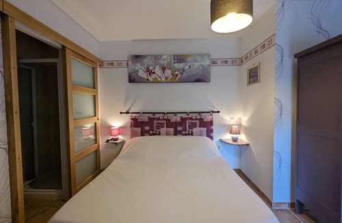 Perassay Bed & Breakfast | Countryside Retreat with Spacious Grounds, Pool Access, and Family-Friendly Amenities