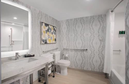 Aventura Hotel | Courtyard by Marriott Aventura Mall