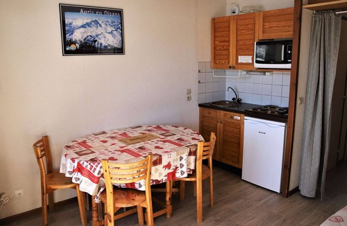 Auris Apartment | Cozy 2-room cabin apt, 4 ppl, 400m from slopes, parking included