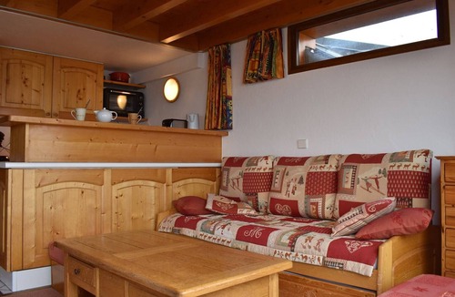Meribel Centre Apartment | Cozy 2-Room Mezzanine Apartment for 6 in Méribel Center, 200m from Slopes