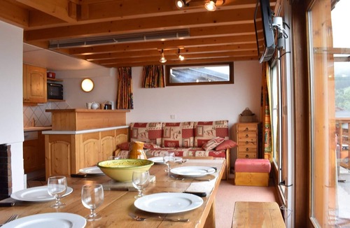 Meribel Centre Apartment | Cozy 2-Room Mezzanine Apartment for 6 in Méribel Center, 200m from Slopes
