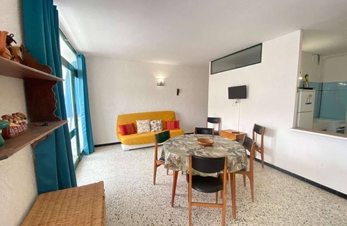 Port-la-Nouvelle House | Cozy 3-Room House, 6 Sleeps, Near Beach & Shops, 2 Terraces, Pet Friendly