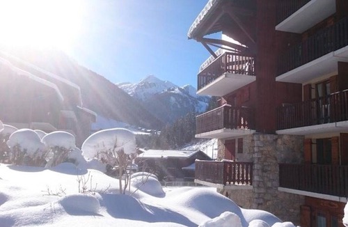 Areches Apartment | Cozy 3BR Apartment for 4-6 with Terrace, Pool Access, and Mountain Views in Arêches-Beaufort