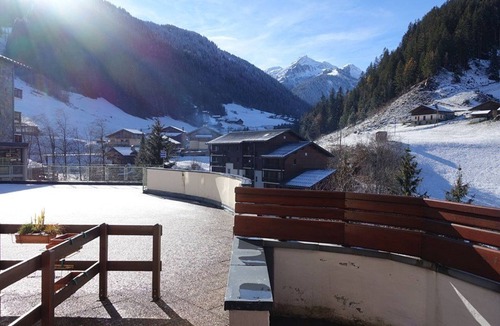 Areches Apartment | Cozy 3BR Apartment for 4-6 with Terrace, Pool Access, and Mountain Views in Arêches-Beaufort