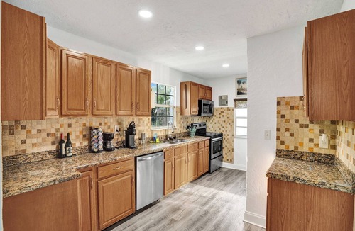 Hollywood House | Cozy 4-bedroom house with pool in Hollywood