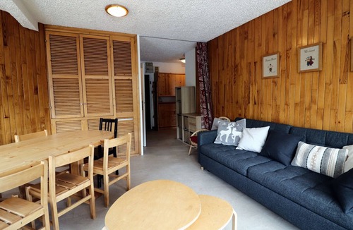 Val Claret Apartment | Cozy & Bright Apartment · Ski-In/Ski-Out · Balcony · Sleeps 10