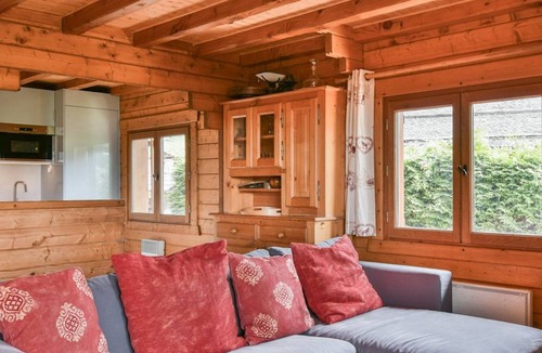 Le Chinaillon Ski Chalet | Cozy chalet, 4 bedrooms, 8 ppl, near shops, terrace, parking, WiFi