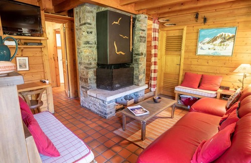 Meribel Centre Ski Chalet | Cozy Chalet · Ski-in/Ski-out · Fireplace · Free WIFI