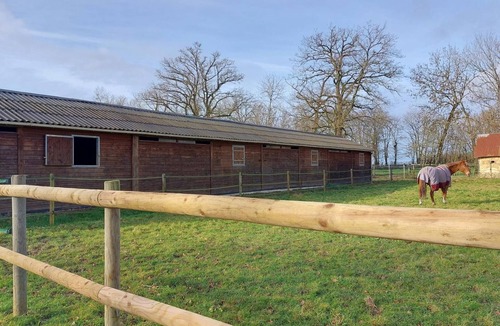 La Ferte-en-Ouche Cottage | Cozy cottage in stud farm, pets allowed, Wifi