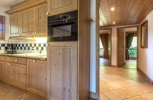 Saint-Martin-de-Belleville Apartment | Cozy apartment with pools and spa, ski-in/ski-out, 8 pers, fireplace, parking, pets allowed