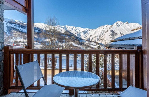 Saint-Martin-de-Belleville Apartment | Cozy apartment with pools and spa, ski-in/ski-out, 8 pers, fireplace, parking, pets allowed