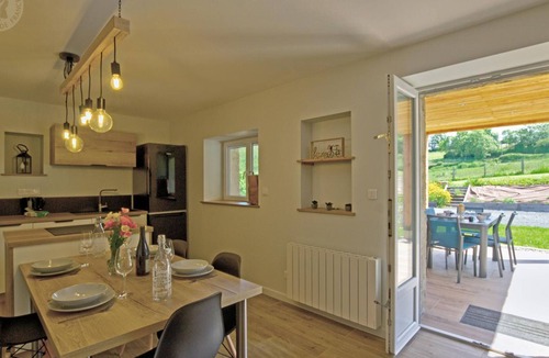 Pouilly-les-Feurs Cottage | Cozy rental with terrace and private jacuzzi