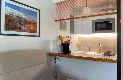 Les Claux Apartment | Cozy studio, 200m from slopes and shops, with parking in Vars