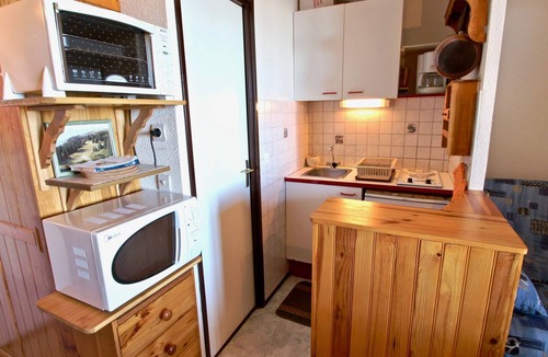 Chamrousse Apartment | Cozy Studio Cabin for 4 People, Ski-In/Ski-Out, West-Facing Balcony, Pet-Friendly