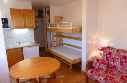Cognet Apartment | Cozy Studio for 4 in L'Alpe d'Huez with Ski Access and Mountain Views