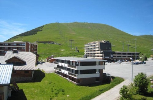 Cognet Apartment | Cozy Studio for 4 in L'Alpe d'Huez with Ski Access and Mountain Views