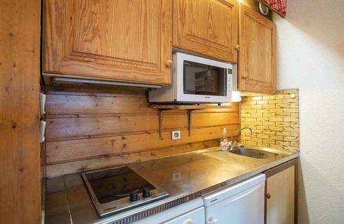 Pays d'Evian Vallee d'Abondance Apartment | Cozy Studio for 4 with Balcony, Mountain Views and Parking in Châtel