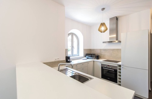 Chateauneuf-le-Rouge Cabin | Domaine de la Galinière