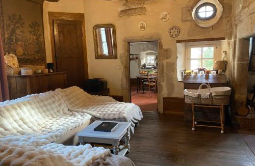Montanges House | Domaine du Très-Haut - Château de Montanges