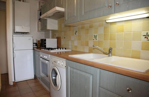 Sanary-sur-Mer Apartment | Downtown apartment with private garden and parking