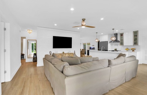 Tropic Palms House | East Delray Home Close Golf cart ride to Atlantic ave or the Beach
