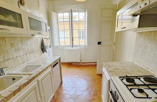 Mazarin Quarter Apartment | Elegant Rare Historic Apt Aix Center w Air conditioning Elevator and Parking