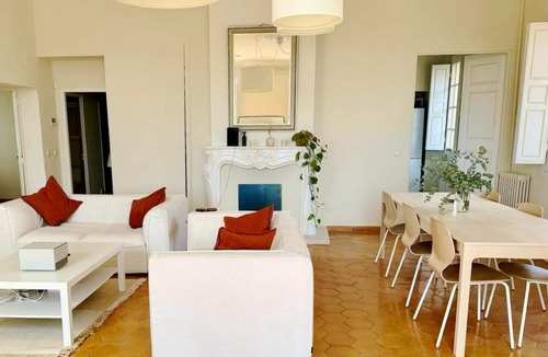 Mazarin Quarter Apartment | Elegant Rare Historic Apt Aix Center w Air conditioning Elevator and Parking