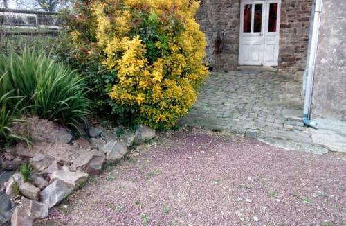 Saint-Nicolas-de-Pierrepont Bed & Breakfast | Elevage De La Hurie