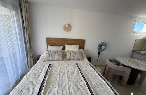 Plateau - Mont-Valerien Apartment | Entire Cozy Studio Walk to La Défense Arena